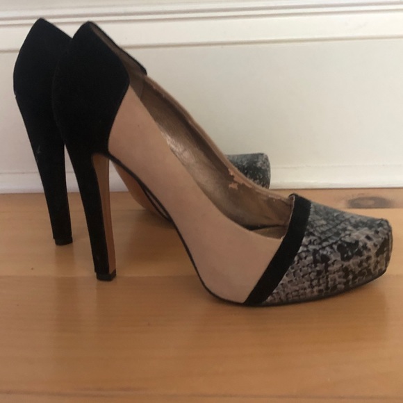 BCBG platform stilettos - Picture 2 of 5